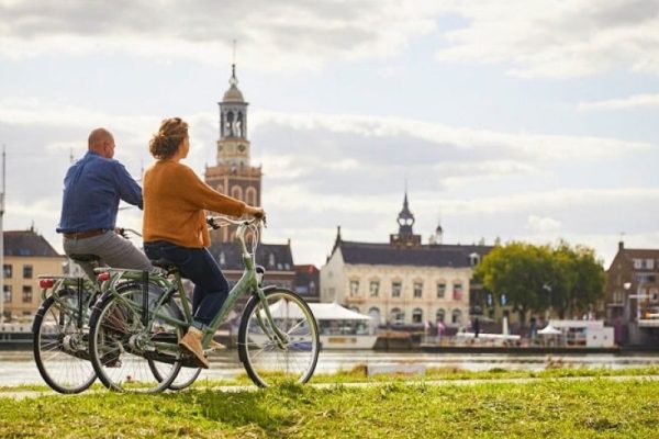 80200_fullimage_kampen-koppel-op-de-fiets-©-gijs-versteeg-via-marketingoost_1600x1067-1-800x600-1